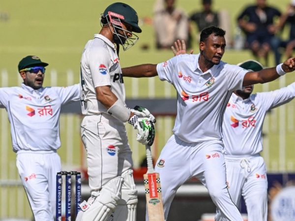 from-pitches-to-tactics-pakistan-need-to-stop-worrying-and-find-their-own-identity.Click to read full article.