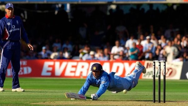 bus-driver-drives-a-convertible-now-kaif-responds-to-hussains-2002-sledge.Click to read full article.