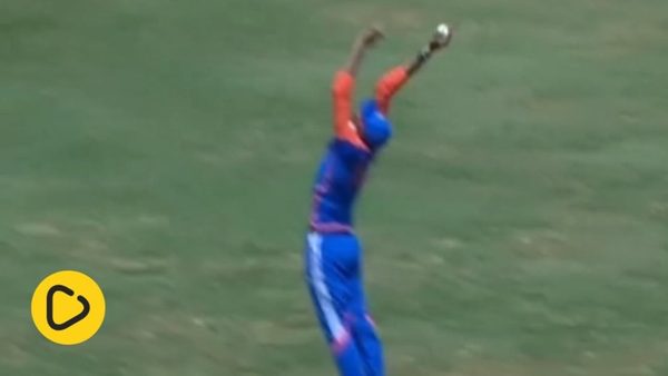 watch-axar-patel-takes-spectacular-one-handed-boundary-catch-to-dismiss-mitchell-marsh.Click to read full article.
