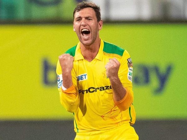 south-africa-international-donovan-ferreira-switches-from-keeper-to-bowler-mid-game-take-key-wicket-in-sa20.Click to read full article.
