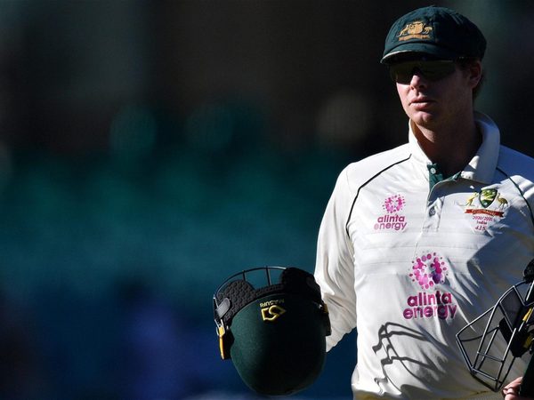 watch-additional-stump-cam-footage-surfaces-which-some-say-exonerates-smith-pitch-scuffing.Click to read full article.