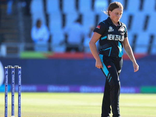 new-zealand-off-spinner-bowls-11-overs-counting-error-odi-sri-lanka-nz-vs-sl.Click to read full article.