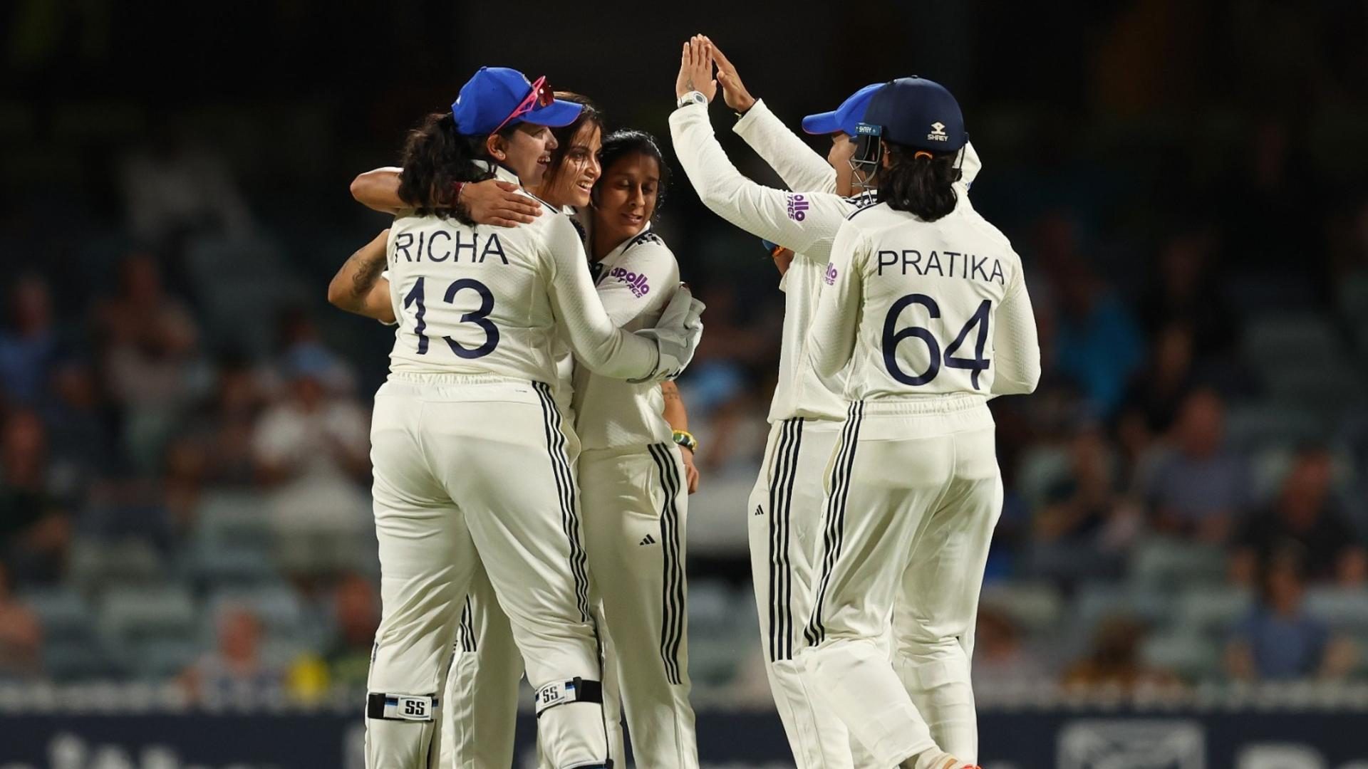 ‘Bahkan Tidak Dapat Memenuhi Kebutuhan Dasar’ – Fans India Mengecam Pengaturan Tes Putri Vs Australia