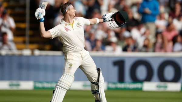 steve-smith-the-man-tapping-bradmans-shoulder.Click to read full article.