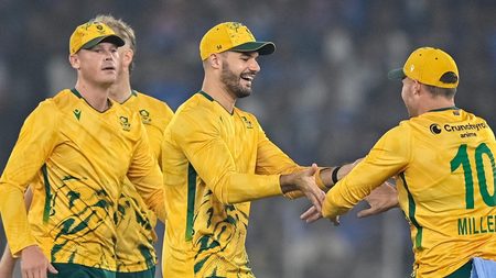 south-africa-announce-t20-world-cup-squad-two-surprise-picks-big-names-stubbs-rickelton-miss-out.Click to read full article.