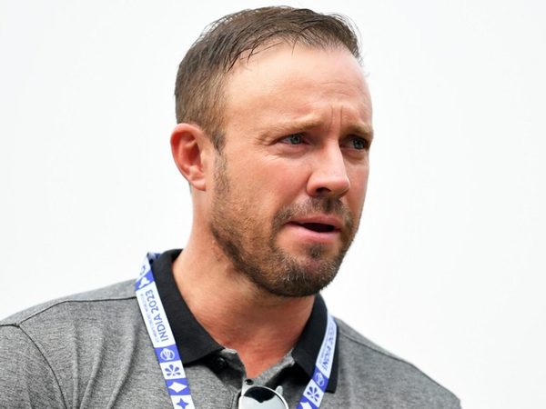 ab-de-villiers-played-last-two-years-career-detached-retina.Click to read full article.