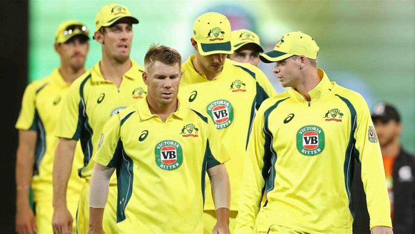 mike-hussey-expects-steve-smith-david-warner-world-cup-squad.Click to read full article.