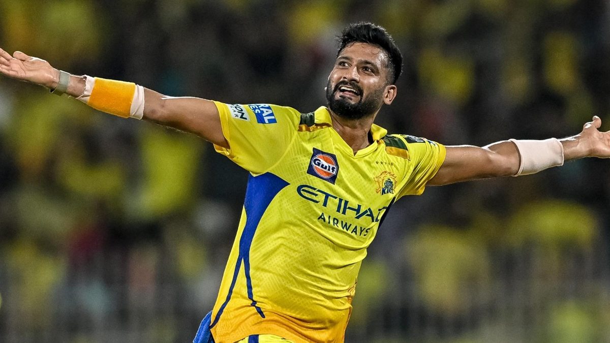 Khaleel Ahmed signs for Essex