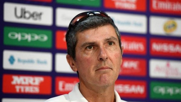 mark-robinson-to-stand-down-as-england-women-head-coach.Click to read full article.