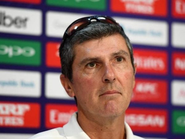 mark-robinson-to-stand-down-as-england-women-head-coach.Click to read full article.