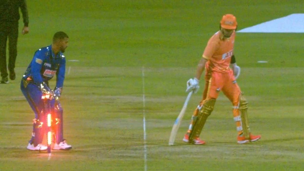 Tom Curran received a reprieve while batting in the ILT20 on Saturday (January 25), as opposition captain Nicholas Pooran called him back after a run out in order to adhere to the "Spirit of Cricket".