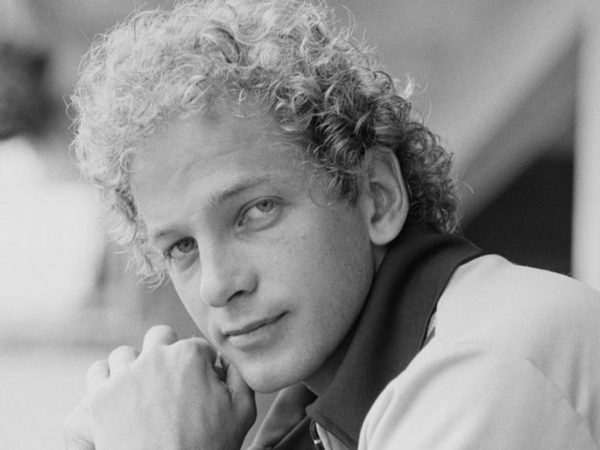 meet-david-gower-a-batting-genius.Click to read full article.