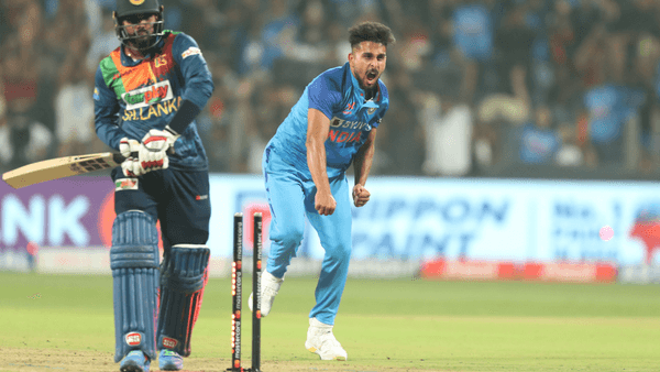 never-mind-the-extra-runs-on-his-day-umran-malik-is-still-too-hot-to-handle.Click to read full article.