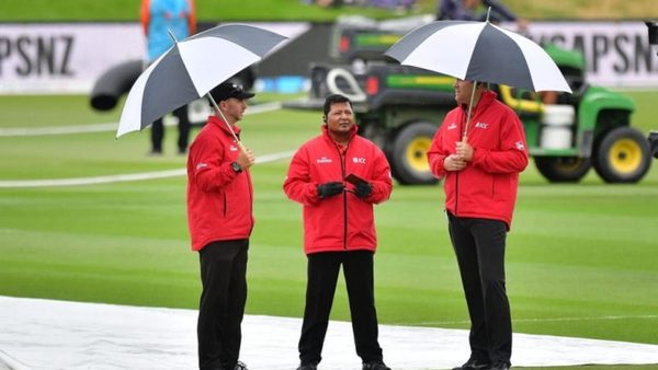 one-umpire-from-both-ends-ranji-trophy-final-takes-odd-turn.Click to read full article.