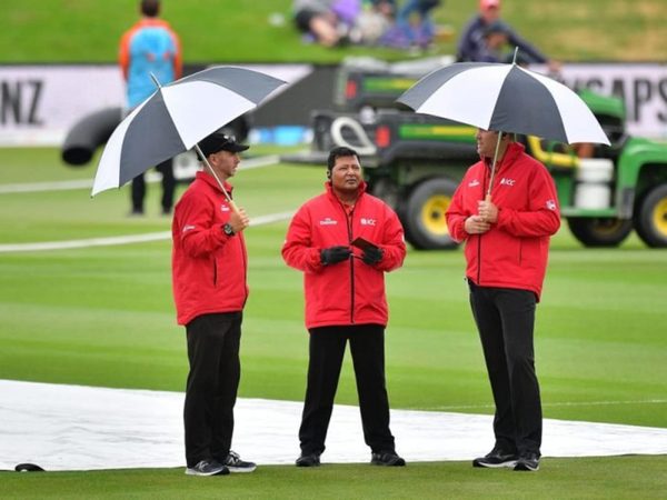 one-umpire-from-both-ends-ranji-trophy-final-takes-odd-turn.Click to read full article.