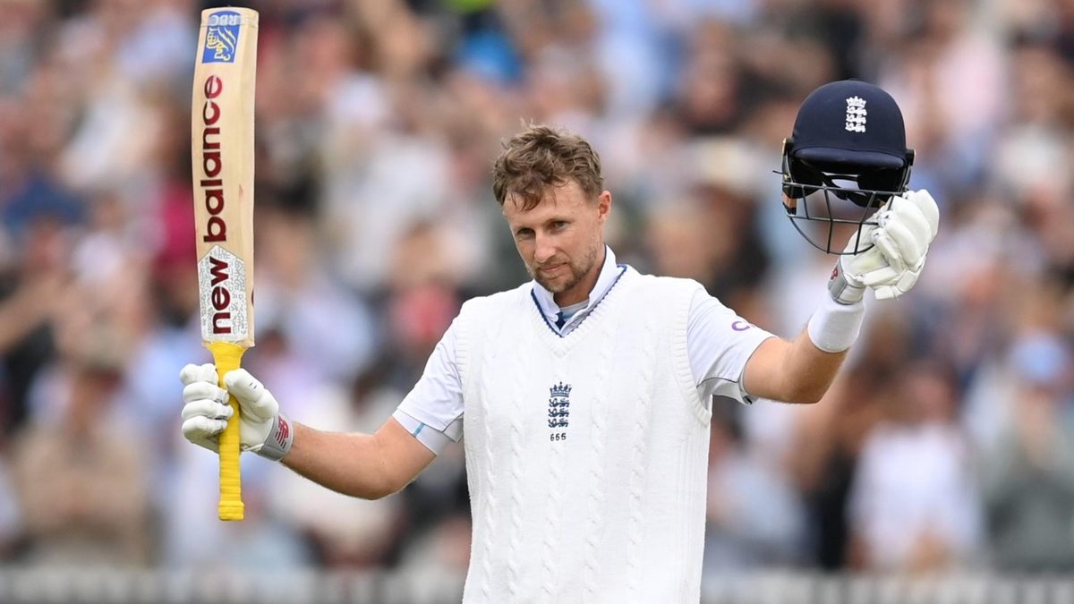 joe root celebrates second century in same Lord's Test