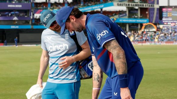 reece-topley-suffers-injury-scare-after-boundary-save-attempt.Click to read full article.