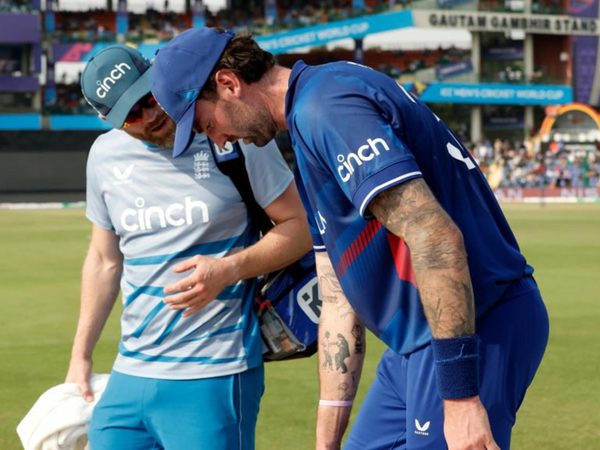 reece-topley-suffers-injury-scare-after-boundary-save-attempt.Click to read full article.