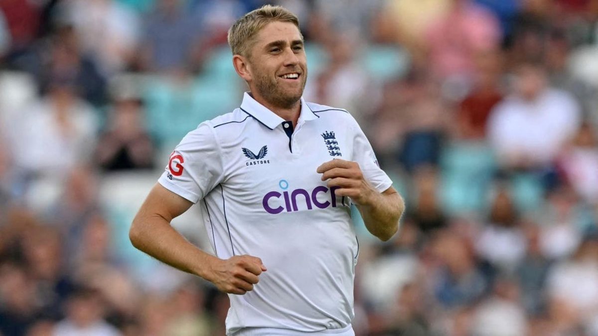 England seamer Olly Stone has been ruled out of all cricket for 14 weeks following a knee injury which led to surgery.