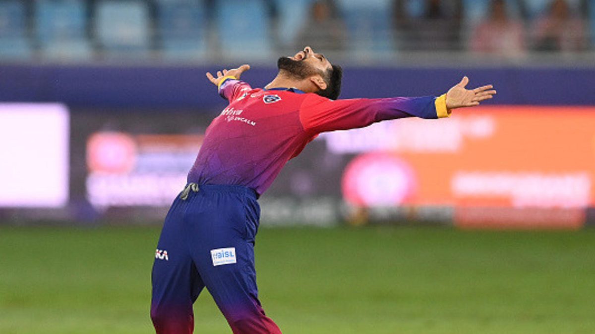  Sikandar Raza of Dubai Capitals celebrates after dismissing Sunil Narine during the match between Dubai Capitals and Abu Dhabi Knight Riders in the DP World ILT20 at Dubai International Stadium on January 13, 2023 in Dubai, United Arab Emirates