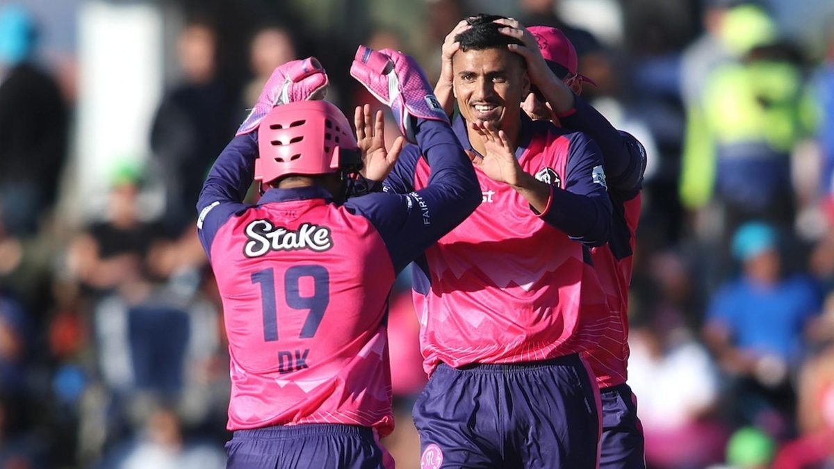 The phrase ‘spin it to win it’ is mostly heard around the Indian subcontinent where spinners are heavily used irrespective of the format. But, there was a first in franchise T20 history as Paarl Royals bowled 20 overs of spin in the SA20 at Boland Park, to tilt the contest in their favour.