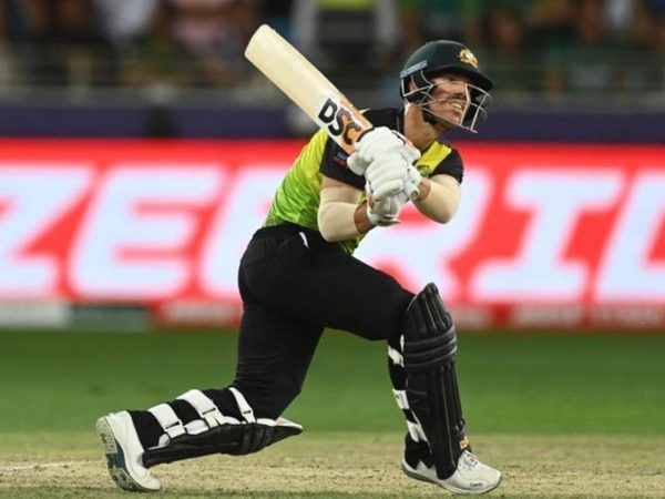 absolutely-pathetic-gambhir-takes-on-warne-ponting-after-sarcastic-tweet-on-warners-double-bounce-six.Click to read full article.