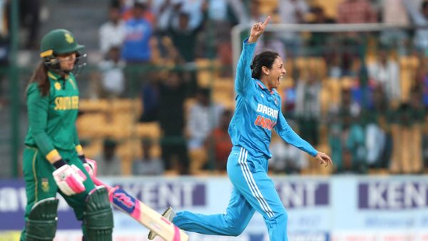 smriti-mandhana-the-other-wrong-footed-inswinging-menace-springs-a-bowling-surprise.Click to read full article.