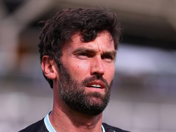 out-of-favour-england-left-arm-quick-reece-topley-makes-county-championship-comeback-after-four-year-absence.Click to read full article.