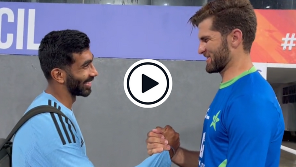 shaheen-afridi-hands-gift-jasprit-bumrah.Click to read full article.