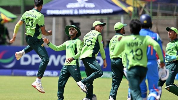 missed-double-play-followed-by-three-wickets-in-four-balls-indias-top-order-collapses-vs-pakistan-in-bizarre-sequence.Click to read full article.