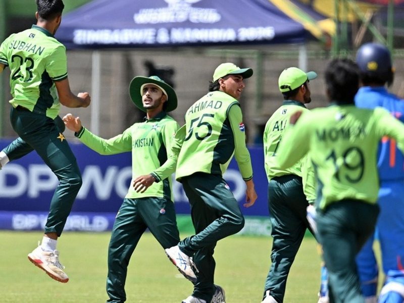 missed-double-play-followed-by-three-wickets-in-four-balls-indias-top-order-collapses-vs-pakistan-in-bizarre-sequence.Click to read full article.