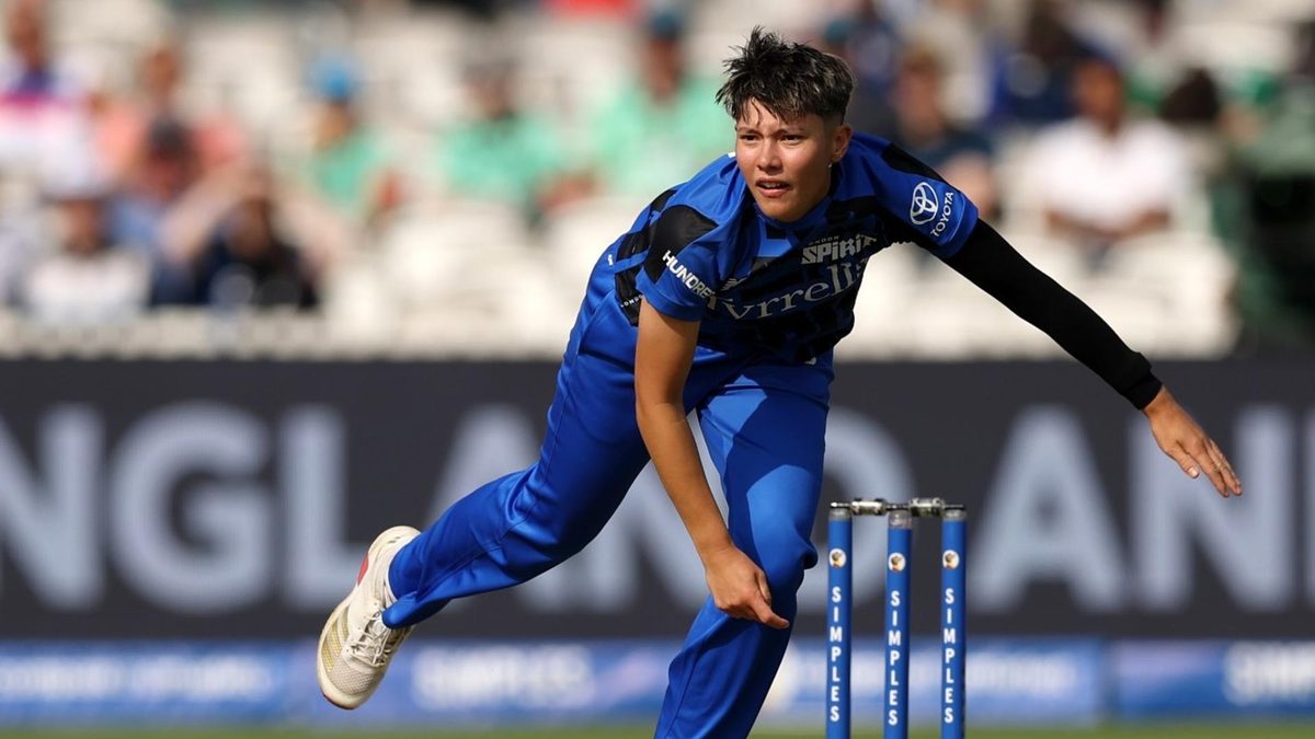 Issy Wong bowls in The Hundred