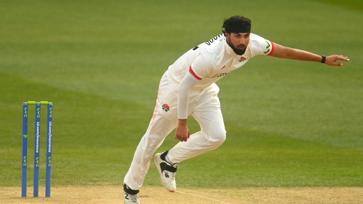 Fast bowler Saqib Mahmood has signed a three-year white-ball contract with Lancashire but continues to harbour red-ball ambitions as well.