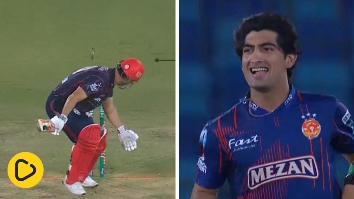 Naseem Shah bowls David Warner