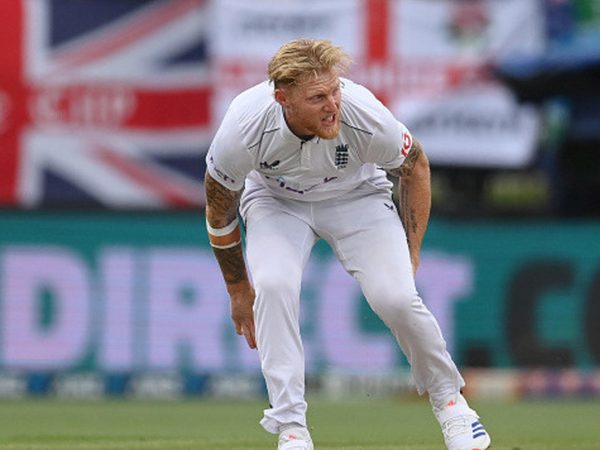 ben-stokes-limps-off-injured-mid-over-on-day-three-of-hamilton-test.Click to read full article.