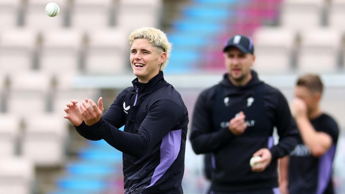 Jacob Bethell in training before making his T20I debut against Australia