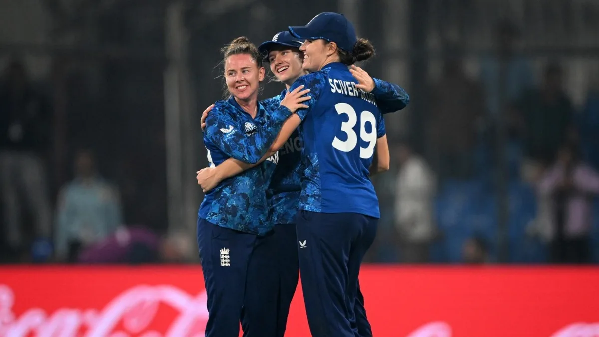 Linsey Smith celebrates taking the wicket of Smriti Mandhana with Nat Sciver-Brunt and Charlie Dean