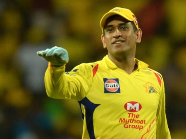 michael-hussey-dhoni-chennai-fielders.Click to read full article.