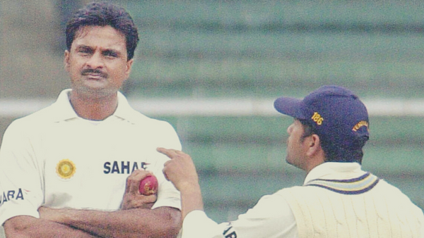 tendulkar-srinath-trousers-game-2002-badani-england.Click to read full article.