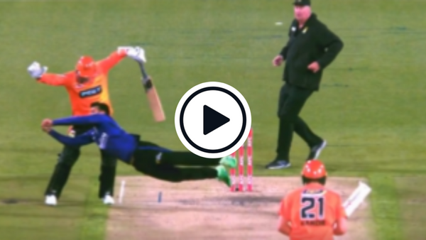 watch-an-absolute-screamer-shadab-khan-flies-horizontal-takes-stunning-caught-and-bowled-in-bbl.Click to read full article.
