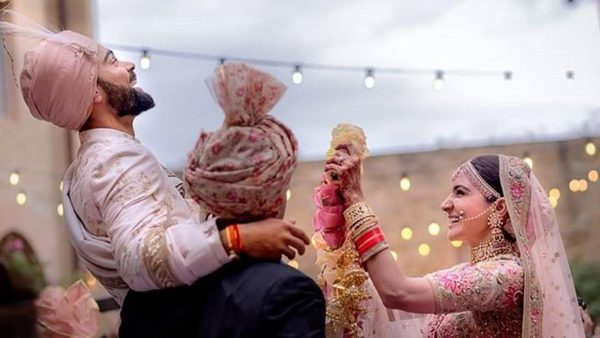 social-media-cricket-dutch-gayle-kohli.Click to read full article.
