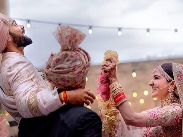 social-media-cricket-dutch-gayle-kohli.Click to read full article.