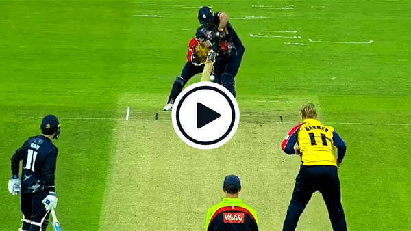 watch-contentious-lbw-decision-denies-simon-harmer-a-t20-blast-hat-trick.Click to read full article.