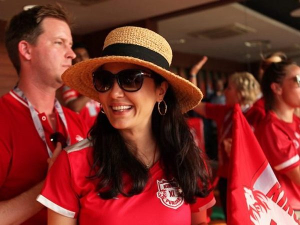 when-preity-zinta-took-charge-of-kxip-costumes-the-players-burst-out-laughing.Click to read full article.