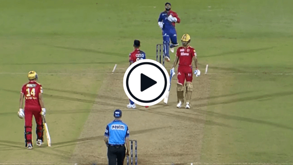 watch-punjab-kings-no-10-hopelessly-walks-towards-non-striker-in-bizarre-ipl-last-ball-run-out.Click to read full article.