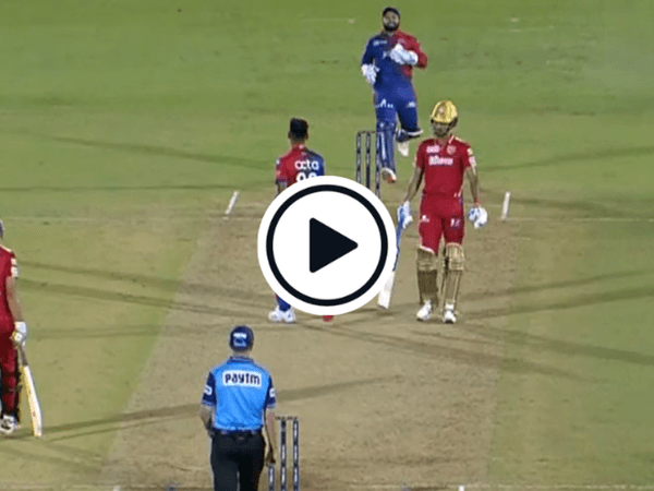 watch-punjab-kings-no-10-hopelessly-walks-towards-non-striker-in-bizarre-ipl-last-ball-run-out.Click to read full article.