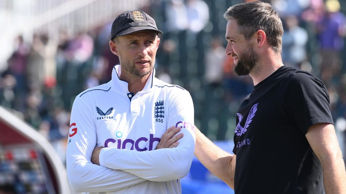 Joe Root in conversation with Chris Woakes after the fourth day's play against New Zealand in Christchurch