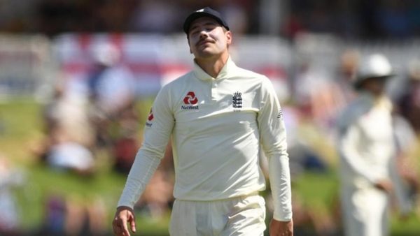 rory-burns-suffers-injury-scare-field.Click to read full article.