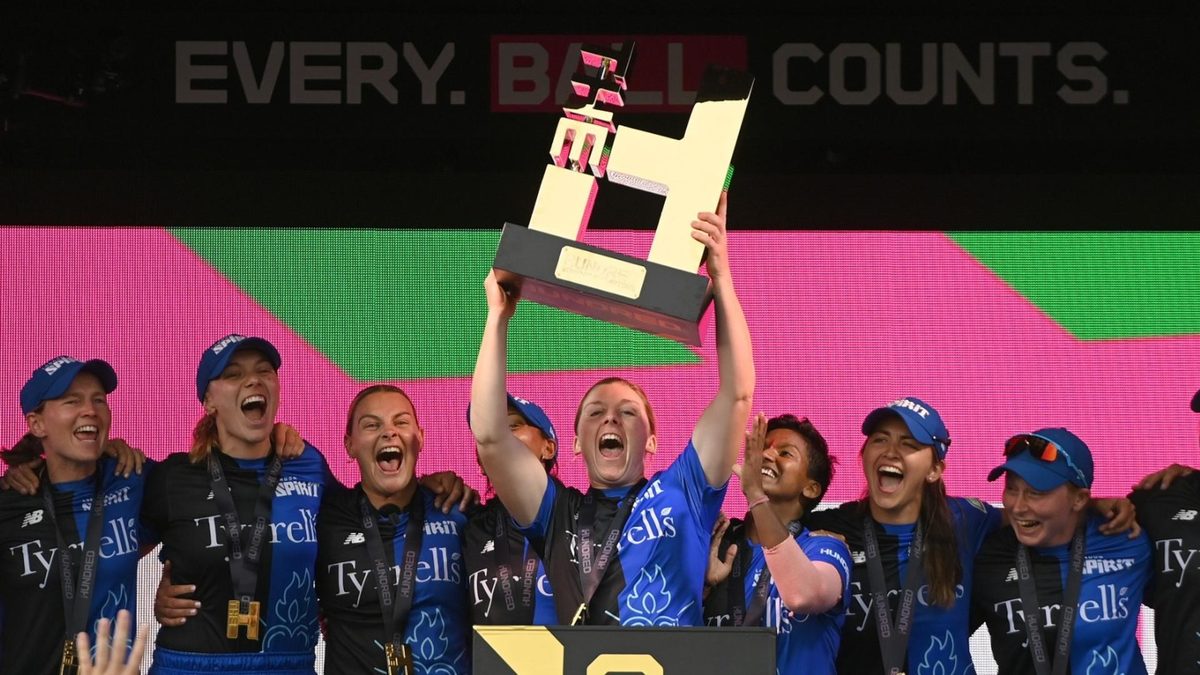 Heather Knight lifts The Hundred trophy in 2024