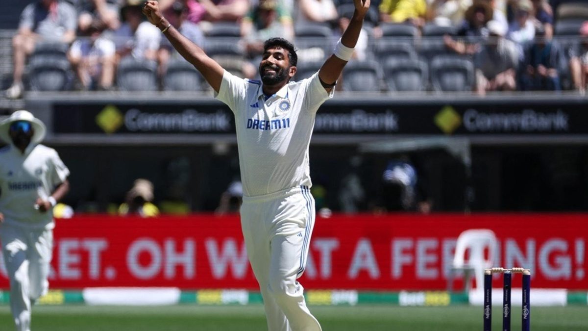 best test bowling averages
